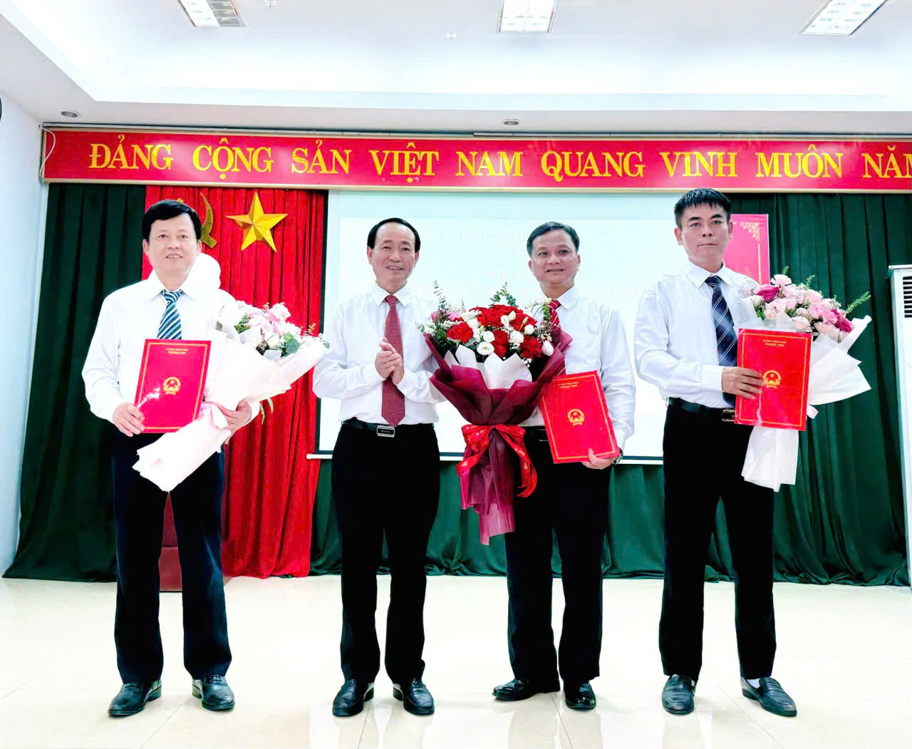 HỘI NGHỊ CÔNG BỐ QUYẾT ĐỊNH BỔ NHIỆM LÃNH ĐẠO, QUẢN LÝ – SƠ KẾT CÔNG TÁC Y TẾ 6 THÁNG ĐẦU NĂM 2025