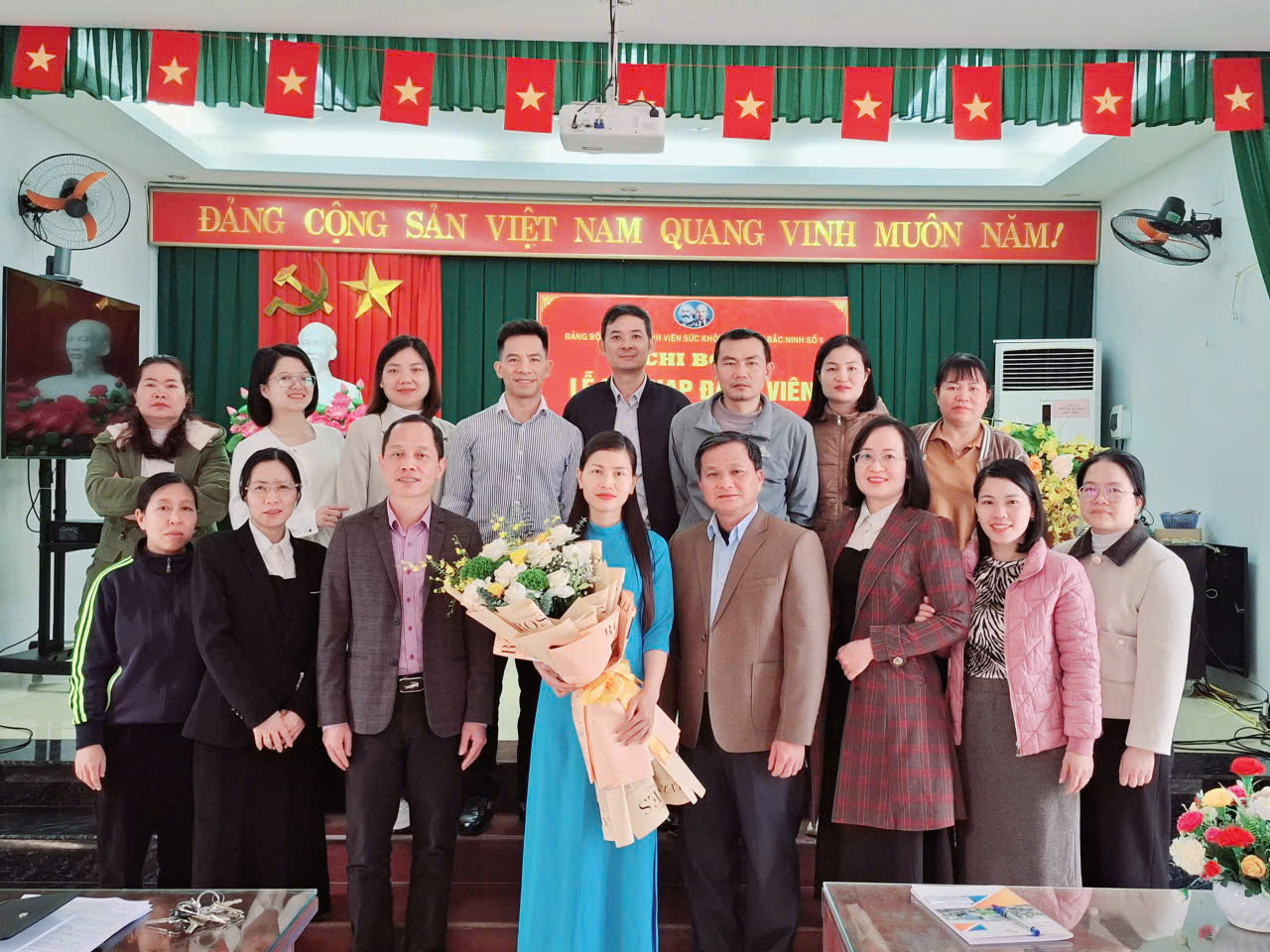 CHI BỘ 1- ĐẢNG BỘ BỘ PHẬN BỆNH VIỆN SỨC KHỎE TÂM THẦN BẮC NINH SỐ 1 TỔ CHỨC LỄ KẾT NẠP ĐẢNG VIÊN MỚI