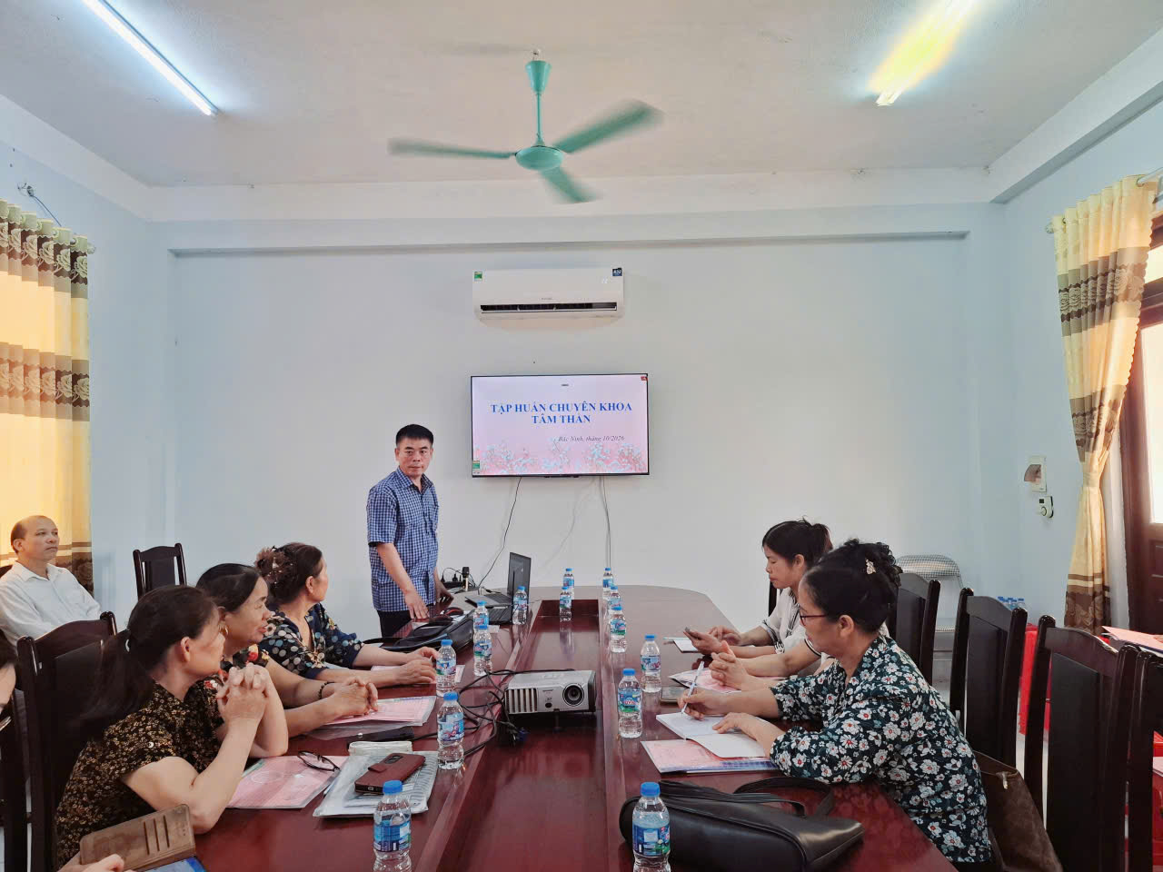 BỆNH VIỆN SỨC KHỎE TÂM THẦN BẮC NINH SỐ 1 TỔ CHỨC TẬP HUẤN CHUYÊN KHOA TÂM THẦN CHO CÁN BỘ Y TẾ...|https://bvsktamthanbacninh1.com/chi-tiet-tin-tuc/-/asset_publisher/M0UUAFstbTMq/content/benh-vien-suc-khoe-tam-than-bac-ninh-so-1-to-chuc-tap-huan-chuyen-khoa-tam-than-cho-can-bo-y-te-xa-hop-thinh-va-hoang-van